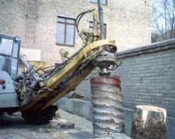 Универсальный ямокопатель-корчеватель-погрузчик ЯКП-0.4, 0.6